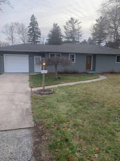 Cute House In Quiet Neighborhood Saginaw Exterior foto